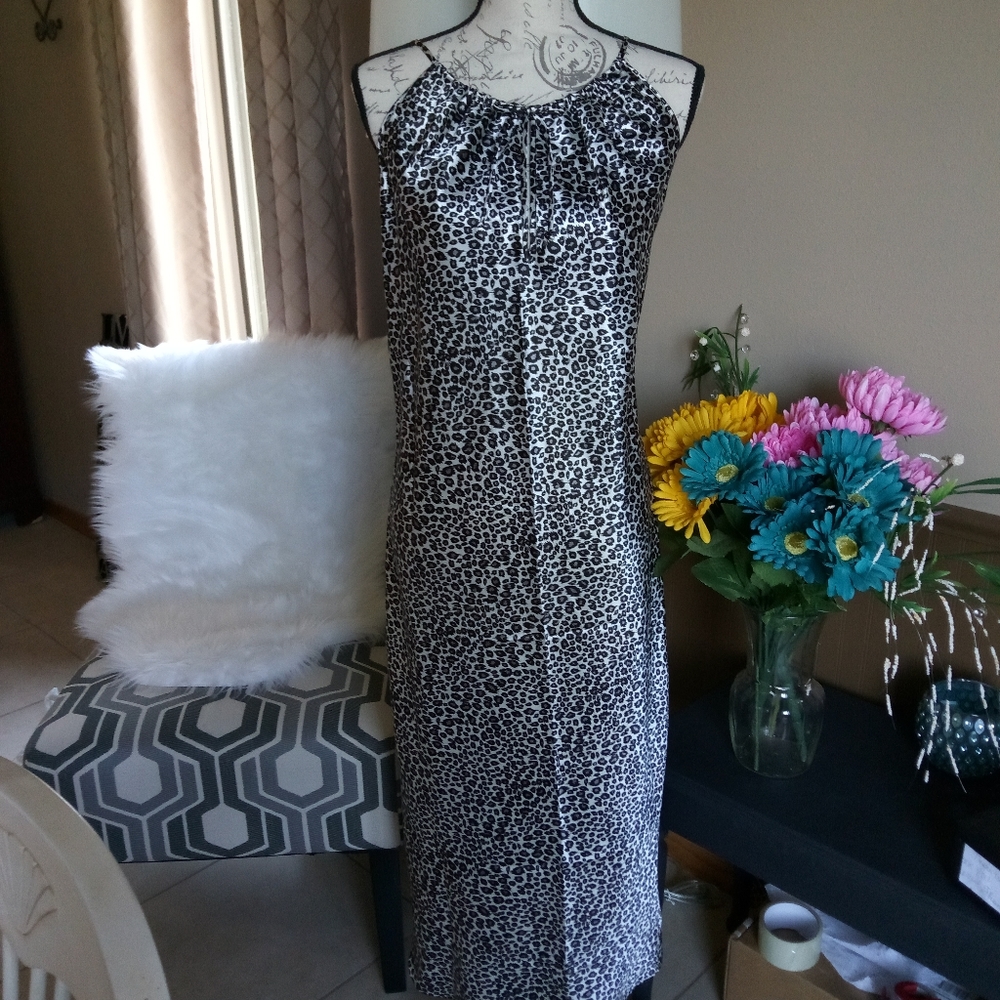 SECRET TREASURES NIGHTGOWN